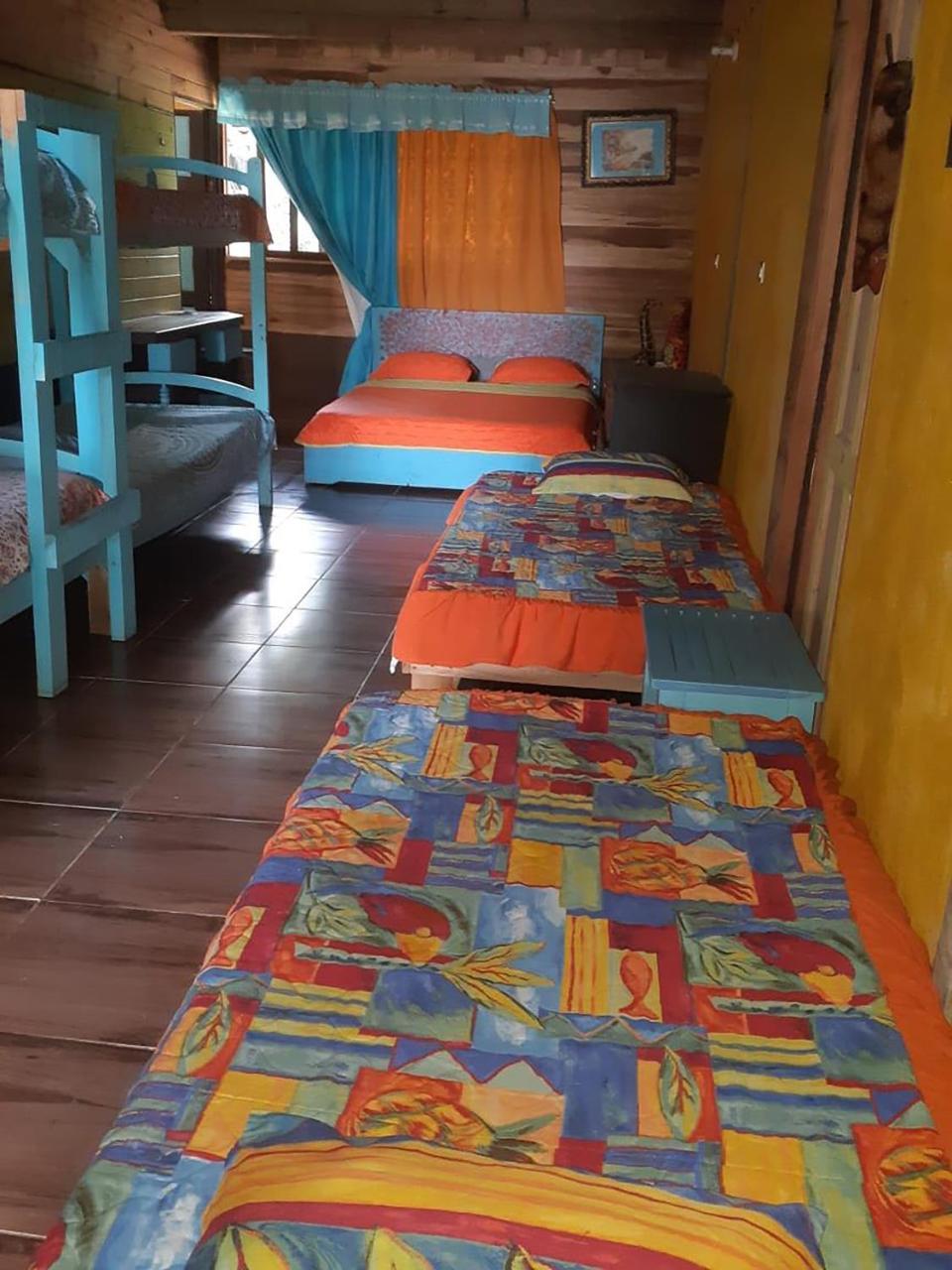 Wood House Hostel Ла Фортуна Экстерьер фото